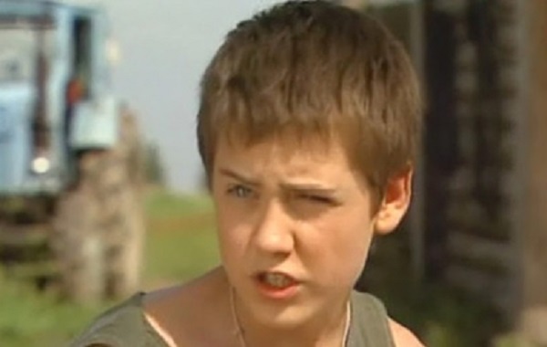 Полет аиста над капустным полем фильм 2004 машина. Фильм полет аиста над. Полет над капустным полем. Полет аиста над капустным полем фильм 2004. Полет аиста над капустным полем.