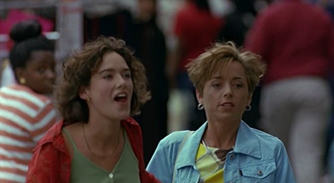 Человек с дождем в ботинках 1998. Человек с дождем в ботинках фильм. Человек с дождем в ботинках фильм 1998 отзывы. Человек с дождем в ботинках фильм 1998. Ботинки кадры из фильма.