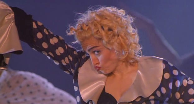 В постели с мадонной. Madonna 1985 Virgin Tour. Madonna Holiday. В постели с Мадонной пули.