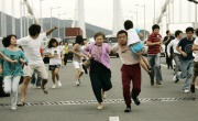 Кадр к фильму 2012: Цунами